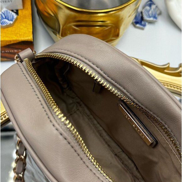 🆕 TORY BURCH 🧿 NWOT Savannah Chain Link Camera Bag, French Gray AUTHENTICATED - Picture 11 of 15